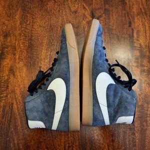 Size 8 Nike Women's Blazer Mid Suede Vintage Black/Sail/Gum